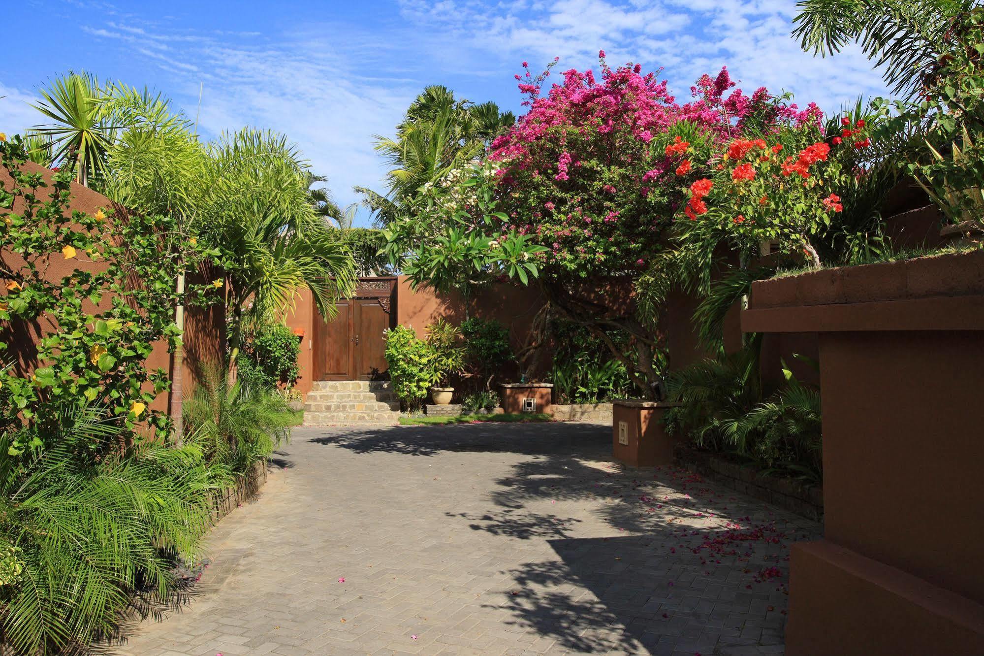 Villa The Dusun Seminyak Esterno foto